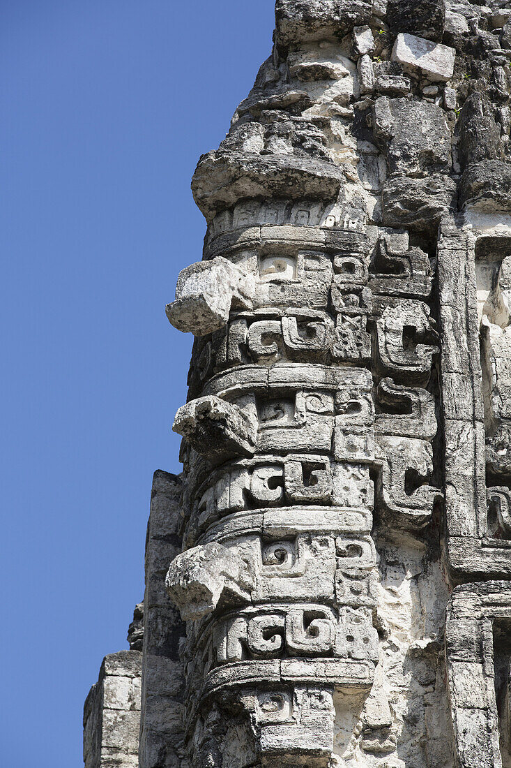 Chac-Masken, Struktur Xx, archäologische Stätte Chicanna Maya, Mischung aus Chenes- und Rio Bec-Stil, spätklassische Periode; Campeche, Mexiko