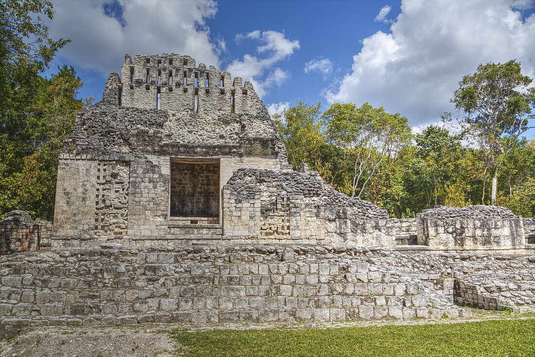 Struktur Vi, archäologische Stätte Chicanna Maya, spätklassische Periode; Campeche, Mexiko