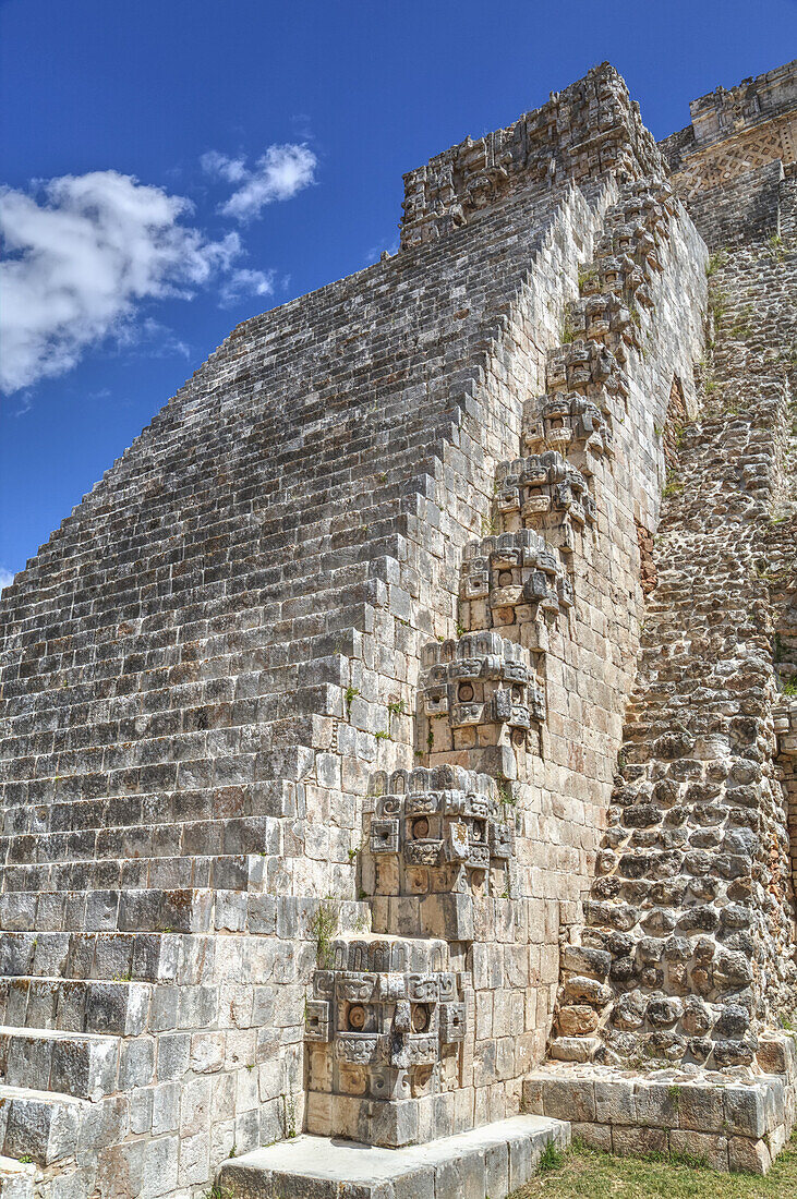 Pyramide des Magiers, Maya-Ausgrabungsstätte Uxmal; Yucatan, Mexiko