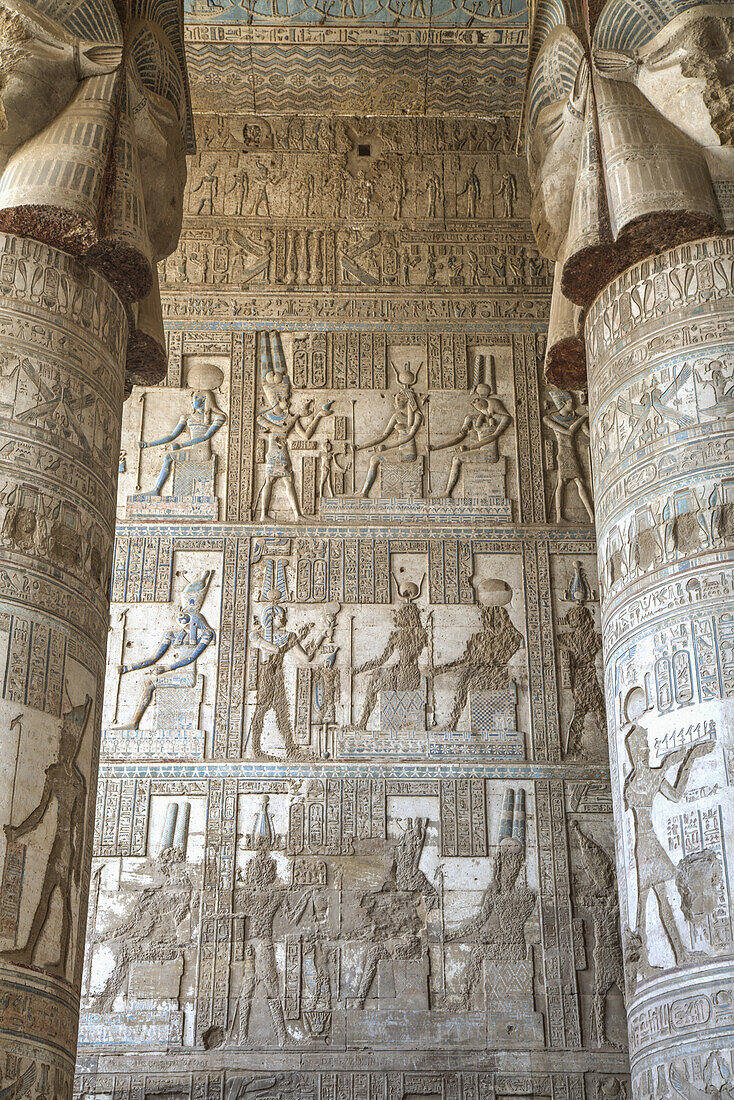 Säulen mit Hathor-Kopf, Hypostylische Halle, Hathor-Tempel; Dendera, Ägypten