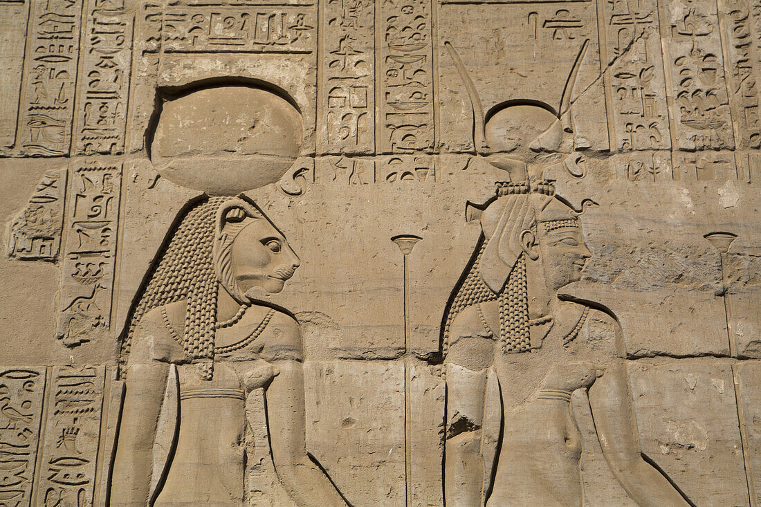 Bas-Reliefs an den Wänden, Tempel von Haroeris und Sobeck; Kom Ombo, Ägypten