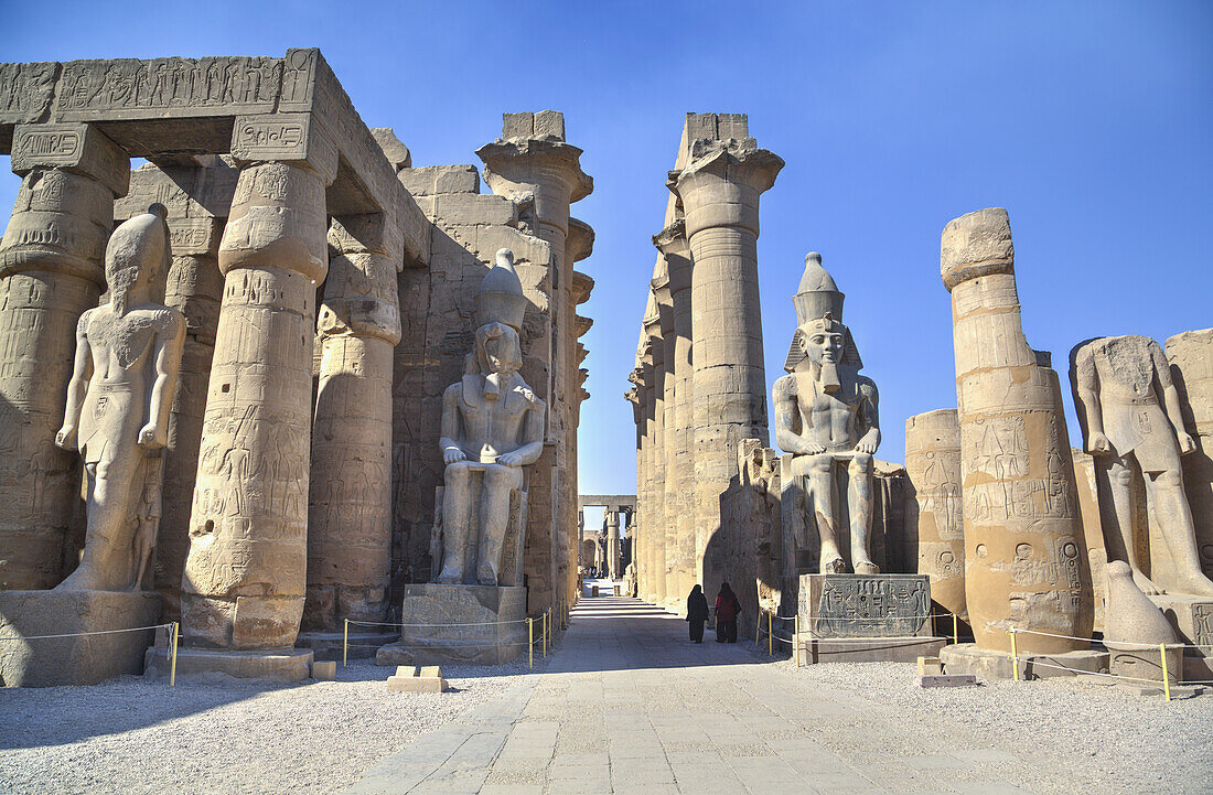 Hof von Ramses Ii, Luxor-Tempel; Luxor, Ägypten