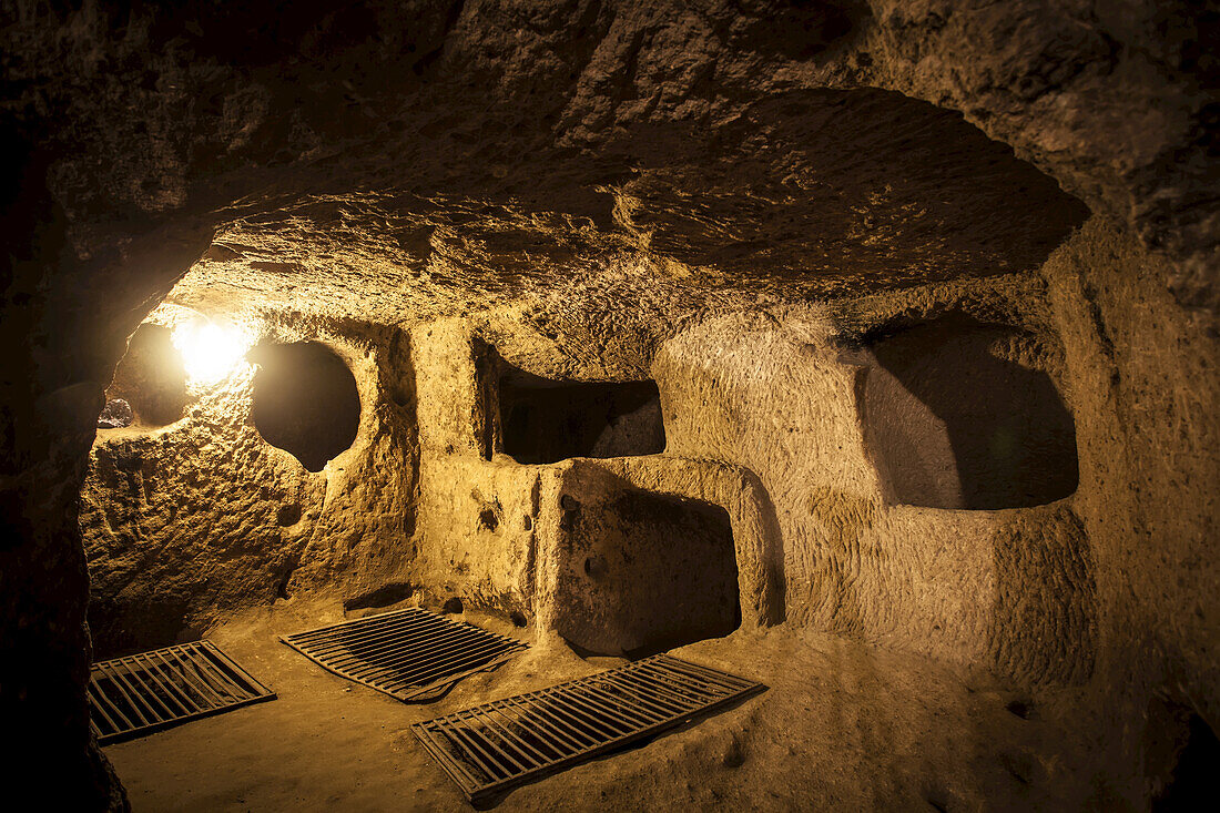 Tunnel und Höhlen in der unterirdischen Stadt Kaymakli; Kaymakli, Türkei