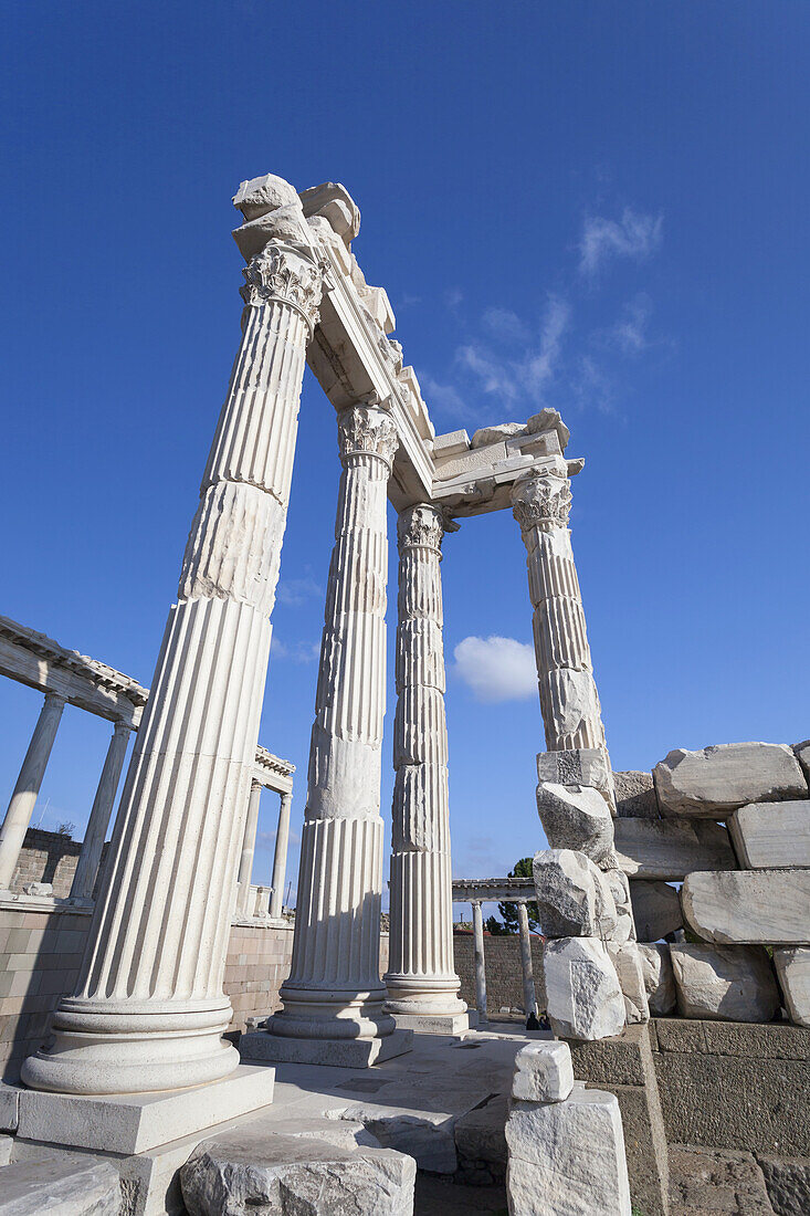 Ruinen des Trajanstempels; Pergamon, Türkei