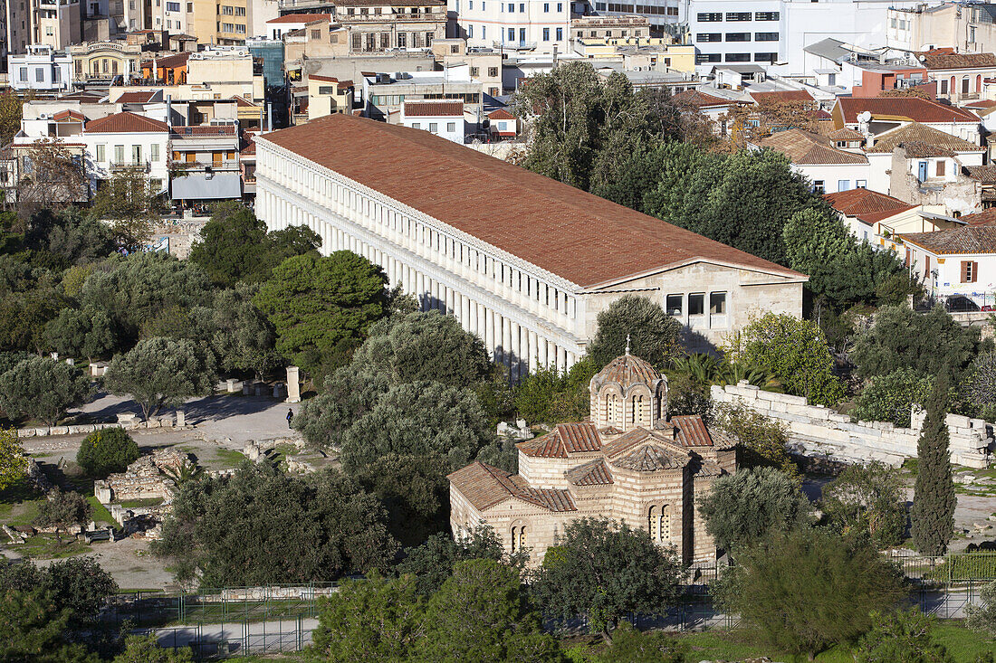 Langes Gebäudedach in einer Stadtlandschaft; Athen, Griechenland