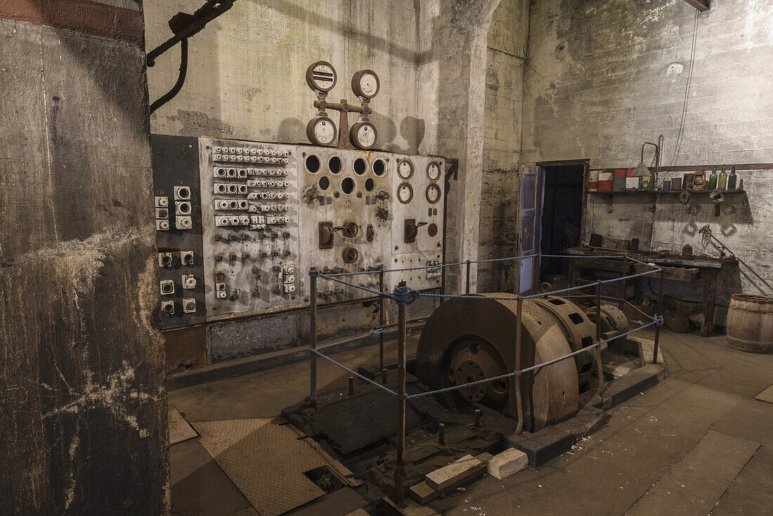 Im Inneren der alten, verlassenen Heringsfabrik; Djupvik, Island
