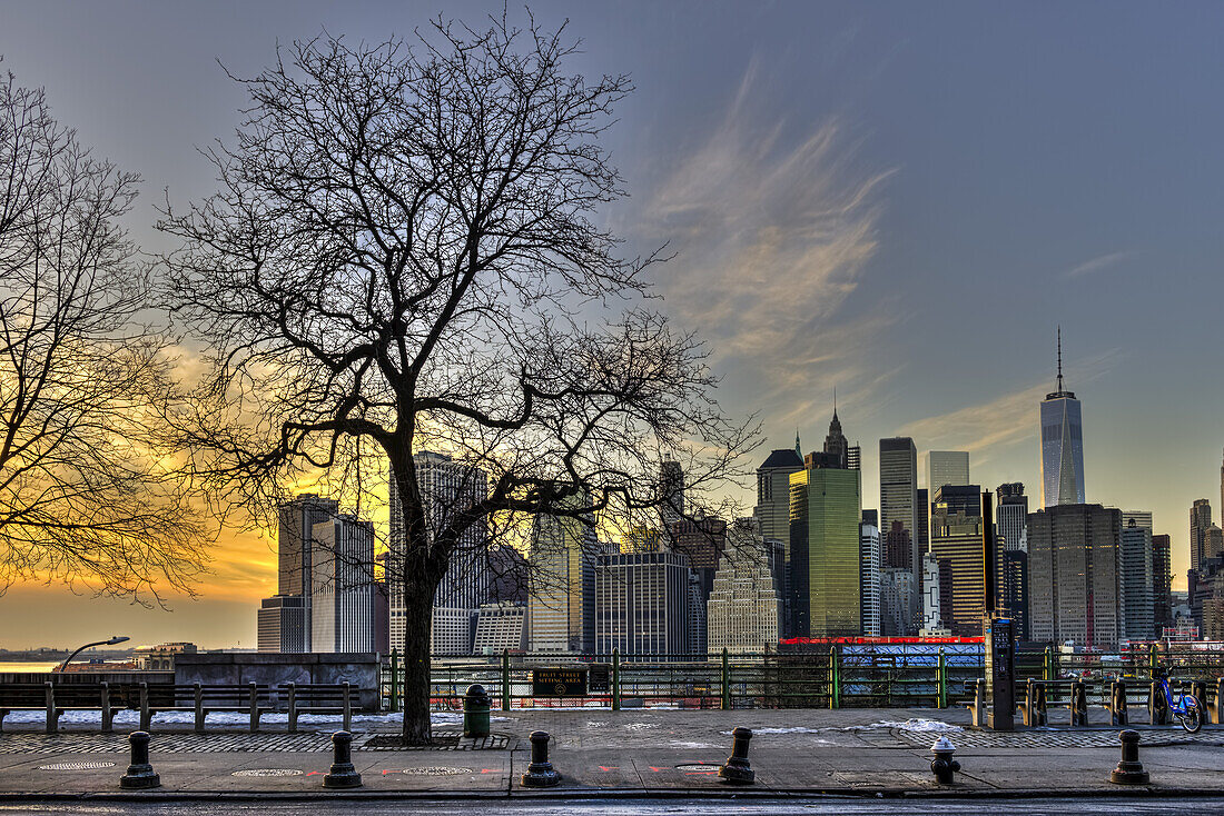 Lower Manhattan At Sunset, Fruit Street Sitting Area; Brooklyn, New York, United States Of America
