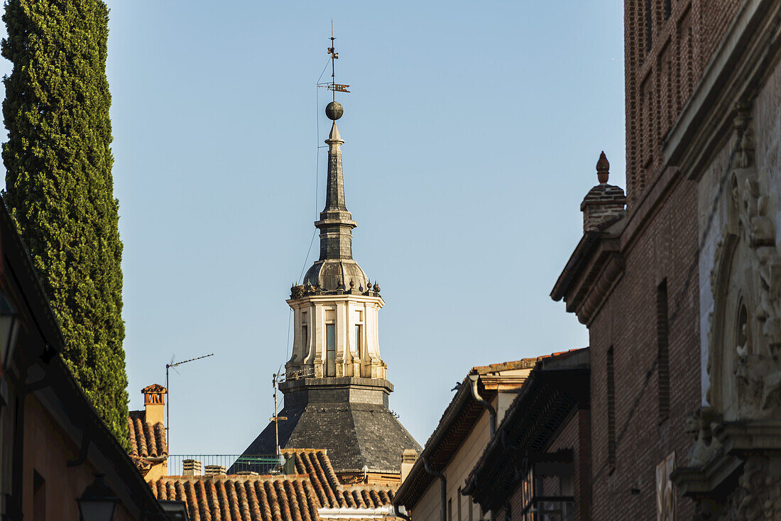 Gebäude in der Innenstadt von Alcala De Henares, einer historischen und charmanten Stadt in der Nähe von Madrid; Alcala De Henares, Spanien