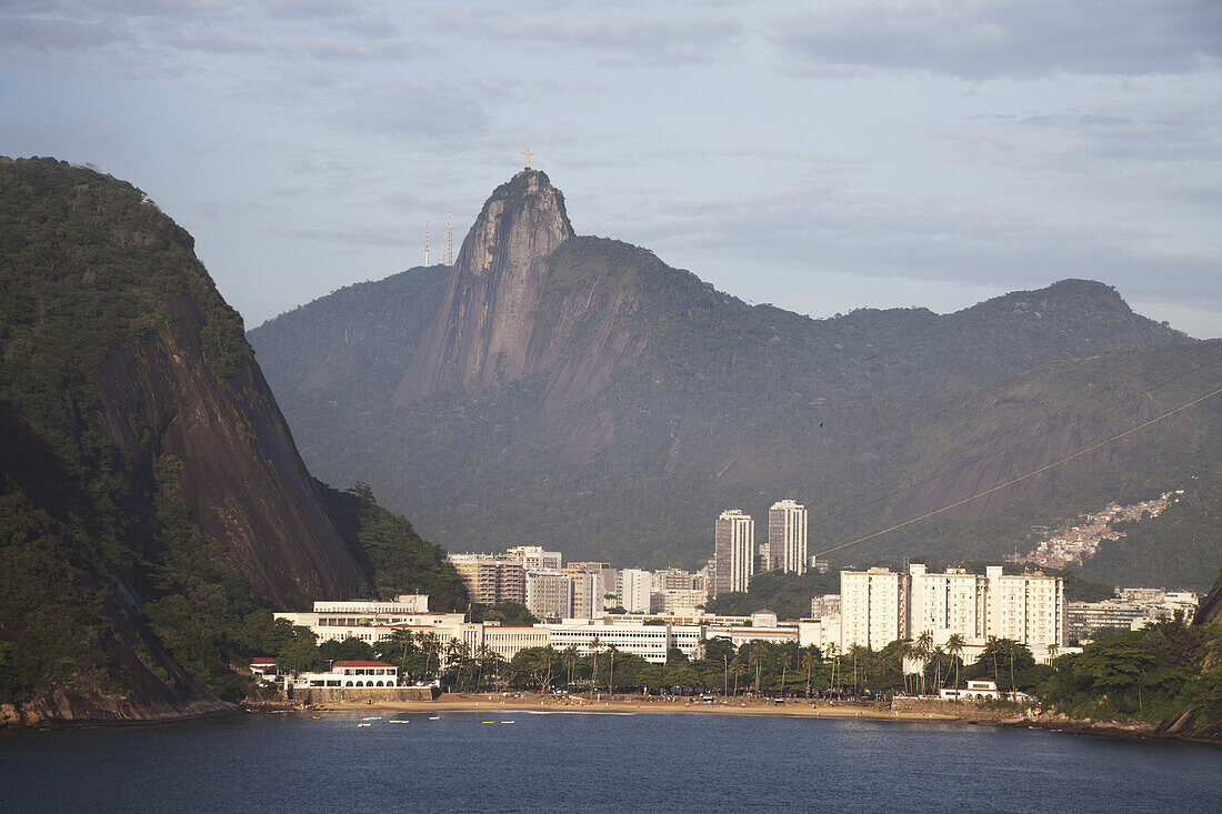 Tiburcio-Strand und Christus der Erlöser-Statue; Rio De Janeiro, Brasilien