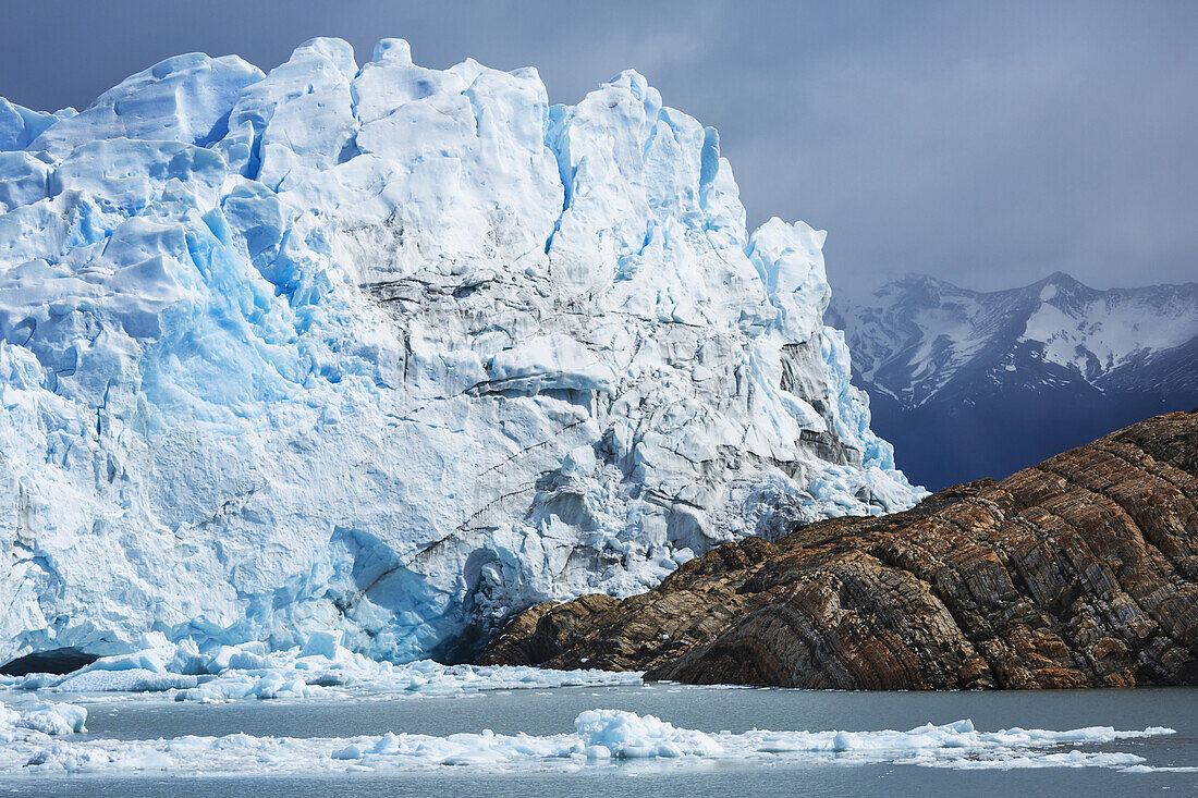 Perito-Moreno-Gletscher im Nationalpark Los Glaciares im argentinischen Teil von Patagonien; El Calafate, Provinz Santa Cruz, Argentinien