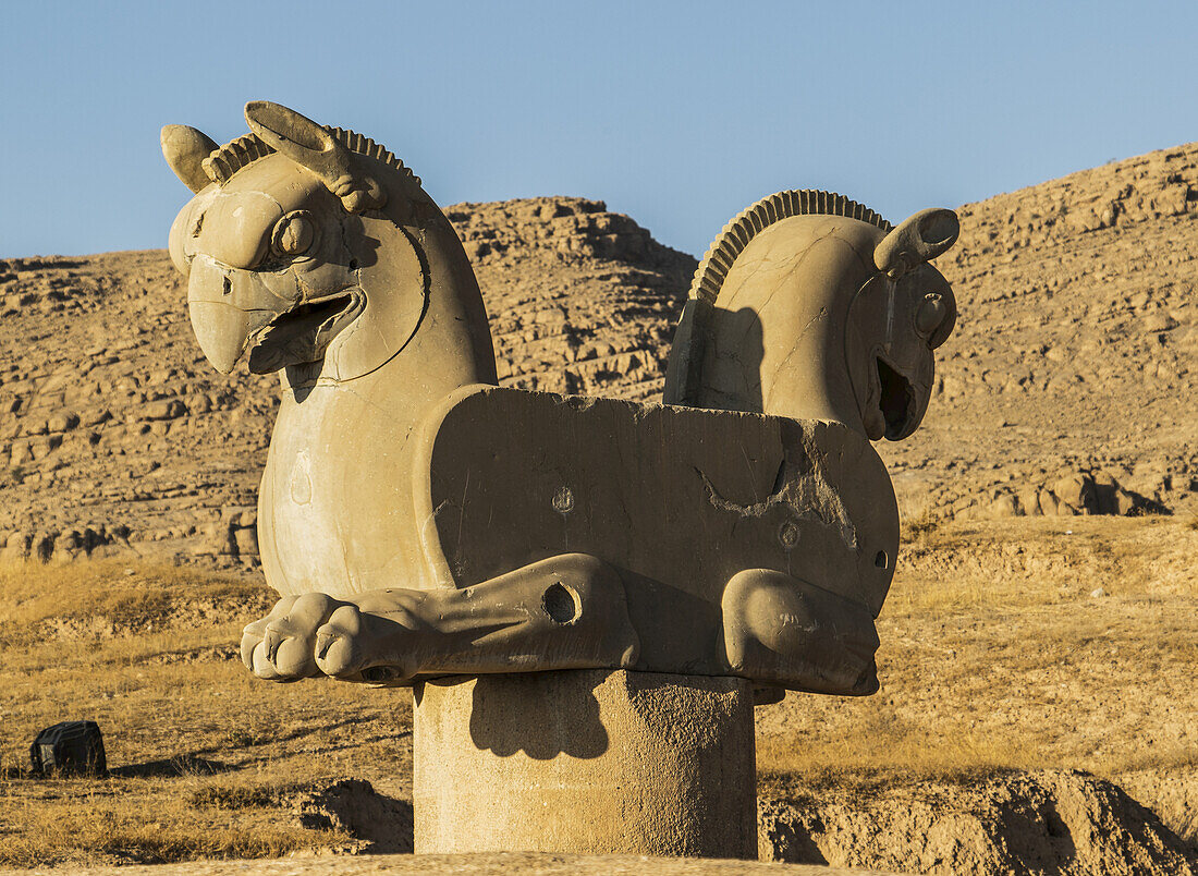 Homa, eine greifenähnliche Säulenstatuette, Persepolis; Provinz Fars, Iran