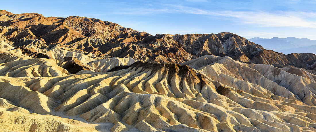 Blick vom Zabriski Point bei Sonnenuntergang, Death Valley National Park; Kalifornien, Vereinigte Staaten Von Amerika