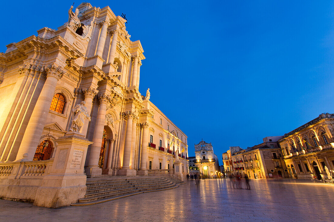 Piazza Duomo and Cathedral of Syracuse at dusk; Syracuse, Sicily, Ortigia, Italy