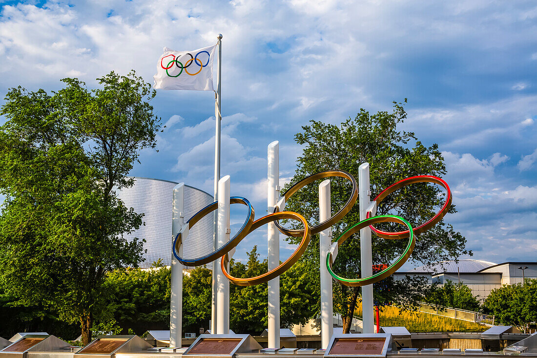 Olympische Ringe im Olympiastadion von Montreal; Montreal, Québec, Kanada