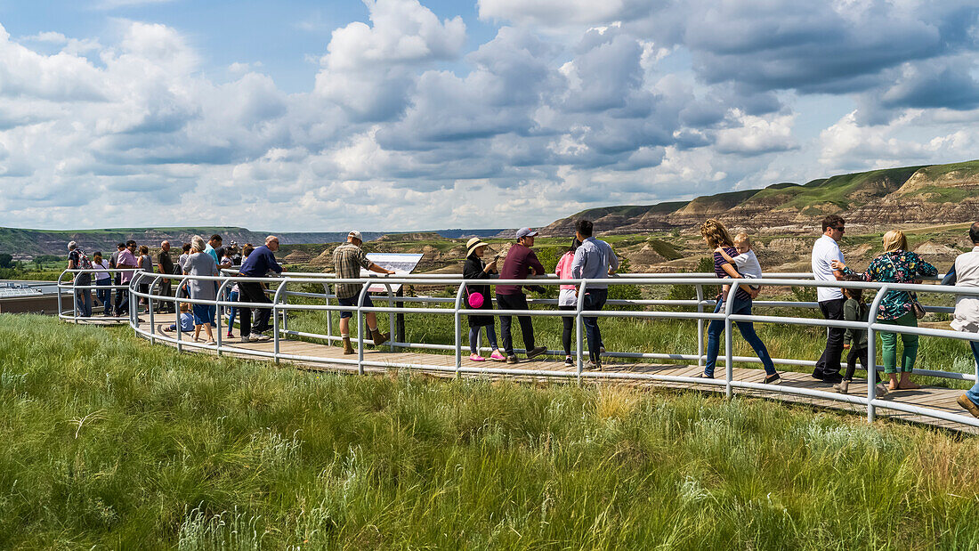 Royal Tyrrell Museum, centre of paleontological research known for its collection of more than 130,000 fossils; Drumheller, Alberta, Canada