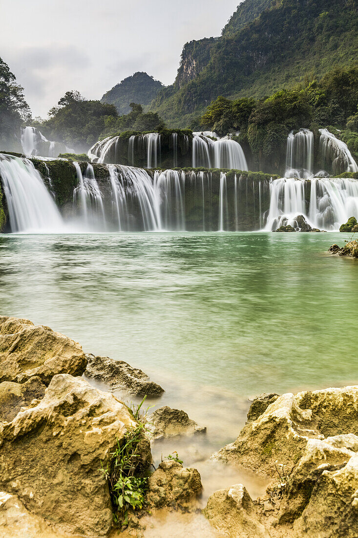 Ban Gioc Waterfall in North Vietnam, Ban Gioc–Detian Falls on Quay Son River; Vietnam