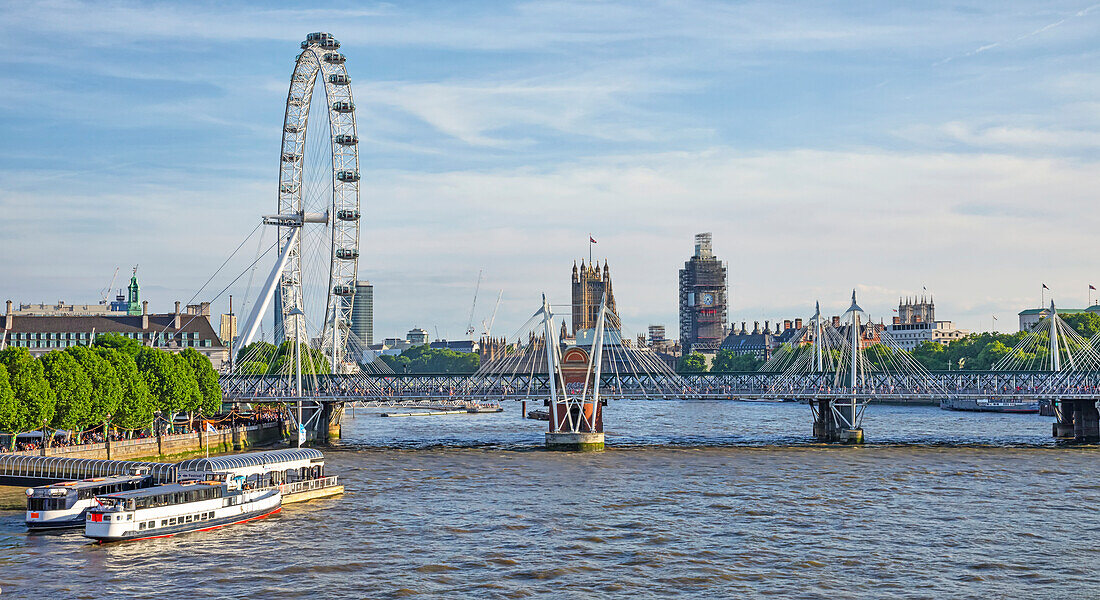 London Eye und Albert Bridge; London, England