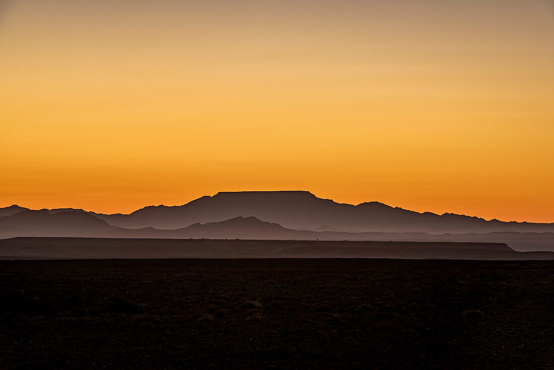 Sunrise in Aluvlei, Namib-Naukluft National Park; Namibia