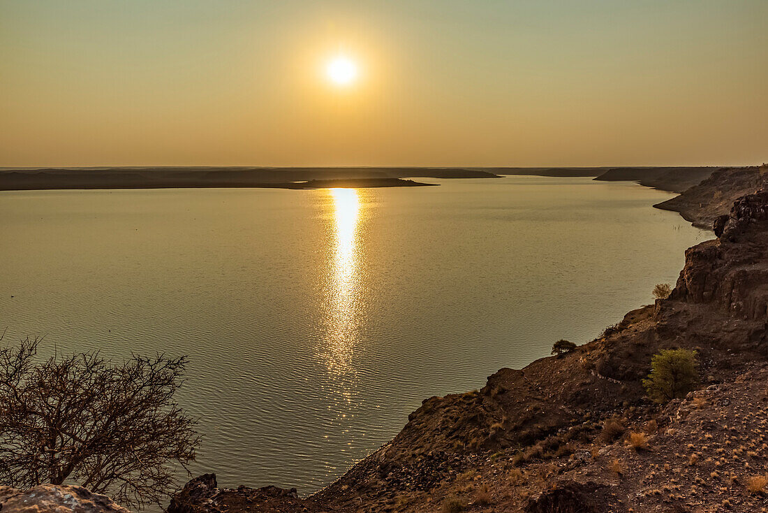 Hardap-Damm bei Sonnenuntergang; Hardap-Region, Namibia