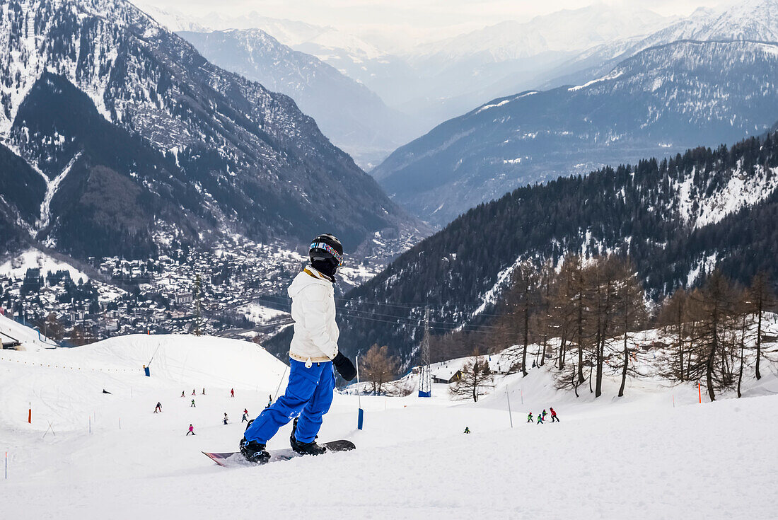 Snowboarding im Aostatal, italienische Seite des Mont Blanc; Courmayeur, Aostatal, Italien