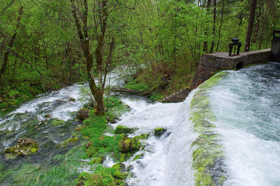 Staudamm, Fluss Soca, Slowenien