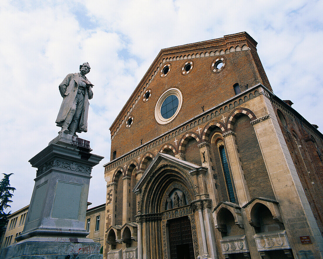Statue und Gebäude, San Lorenzo, Vicenza, Venetien, Italien