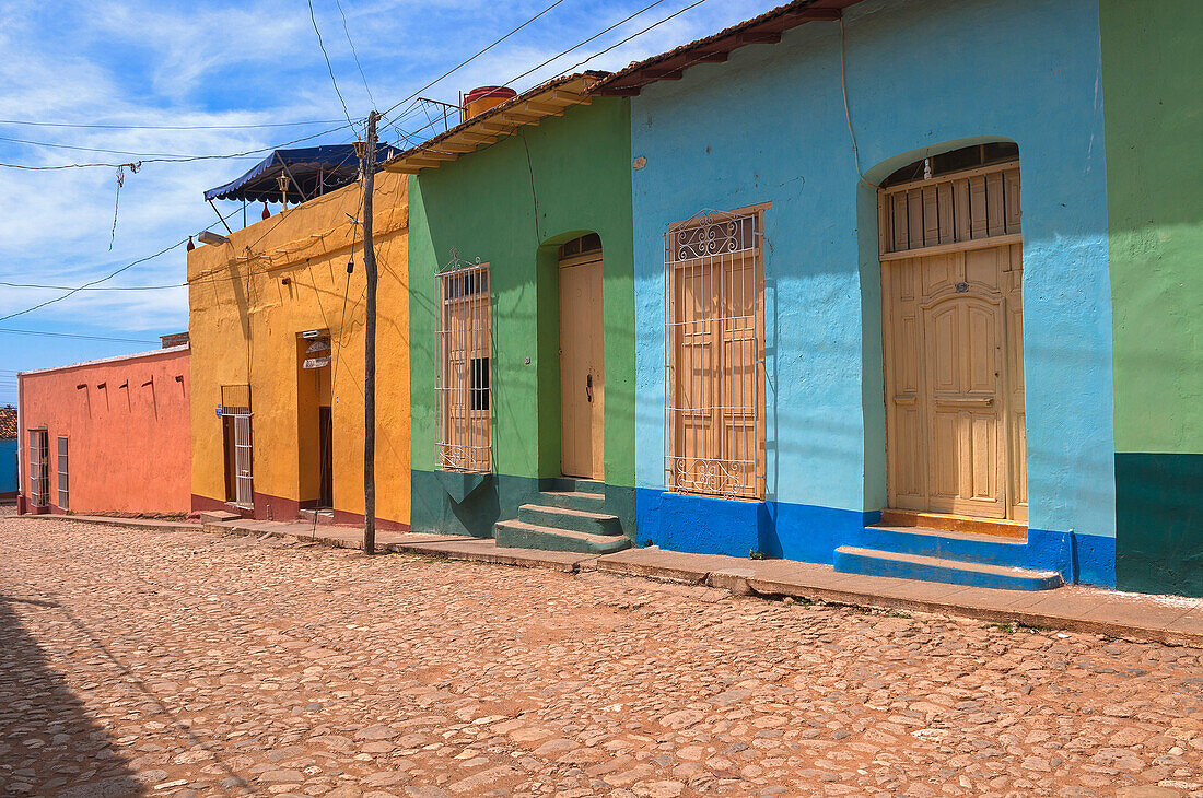 Bunte Gebäude, Straßenszene, Trinidad, Kuba, Westindische Inseln, Karibik