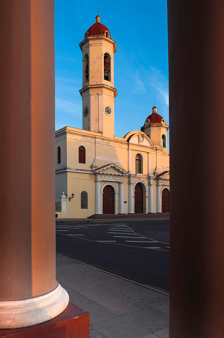 Die Kathedrale der Unbefleckten Empfängnis, Parque Jose Marti, Cienfuegos, Kuba, Westindische Inseln, Karibik