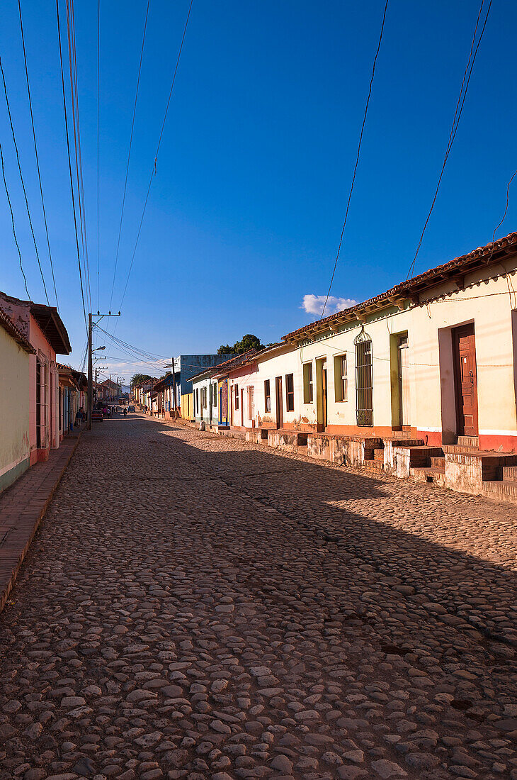 Gebäude in der Straße mit Kopfsteinpflaster, Trinidad, Kuba, Westindien, Karibik