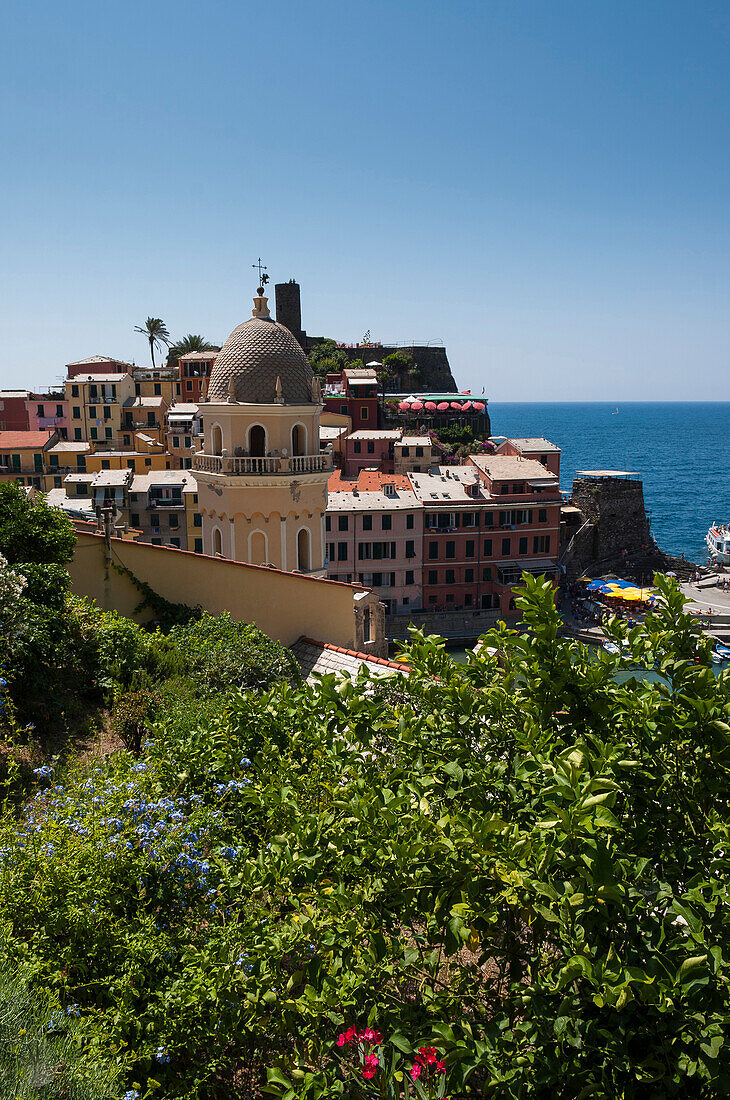 Übersicht über Vernazza, Cinque Terre, Bezirk La Spezia, Italienische Riviera, Ligurien, Italien