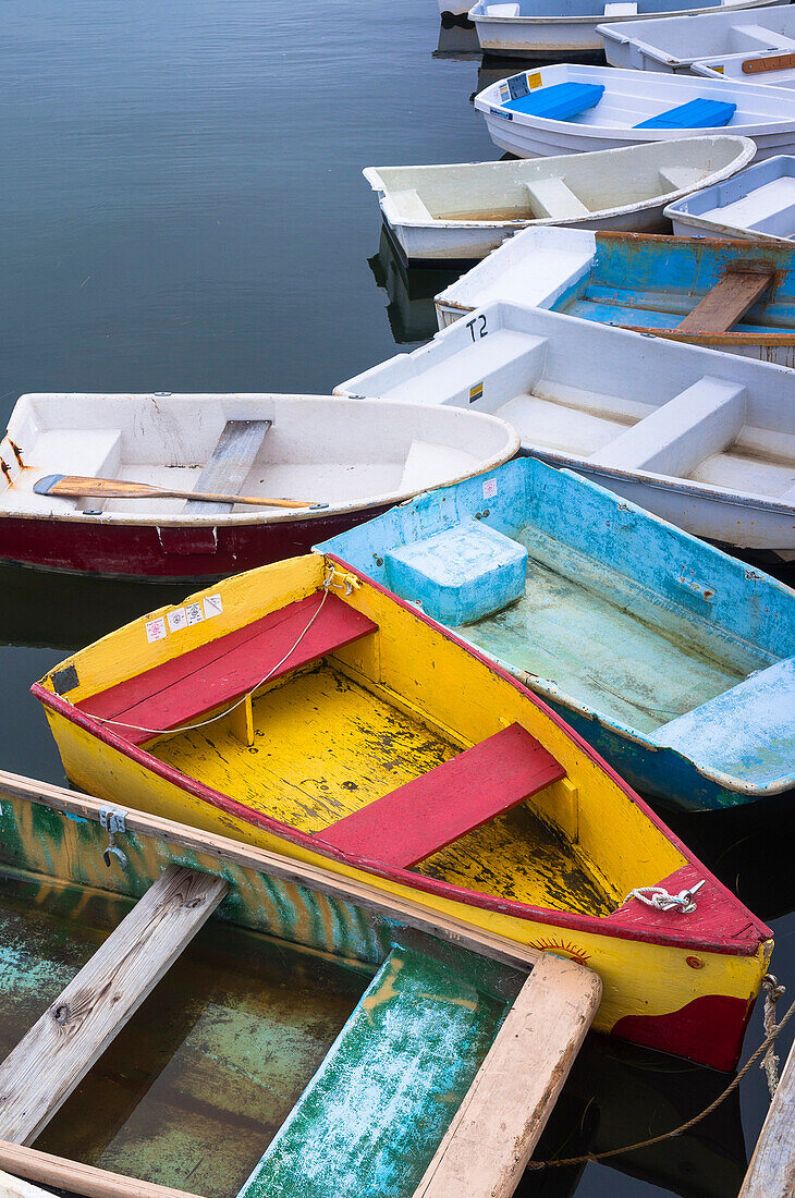 Ruderboote aus Holz in Pamet Harbor, Truro, Cape Cod, Massachusetts, USA