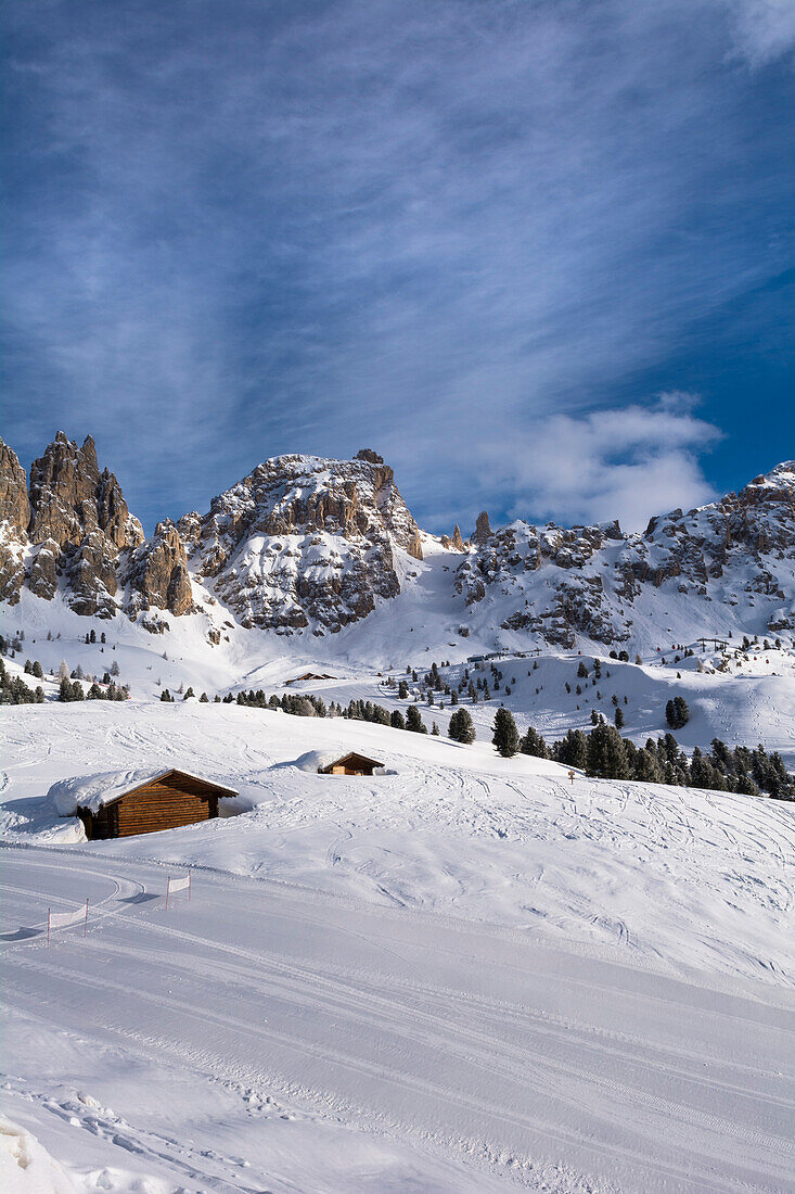 Berghütte, Grödnerjoch und Sellagruppe, Gröden, Bezirk Bozen, Trentino Südtirol, Dolomiten, Italien