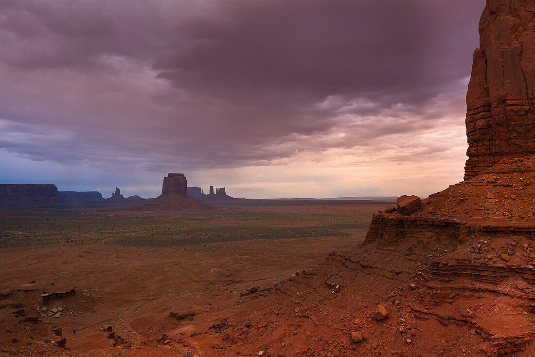 Sandstein-Felsformationen, Monument Valley, Monument Valley Navajo-Stammespark, Arizona, USA