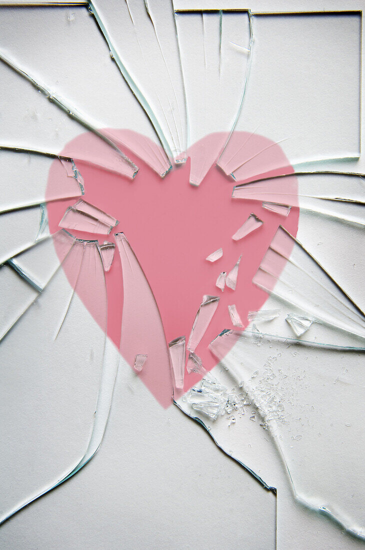 Bild eines Herzens in einem zerbrochenen Bilderrahmen