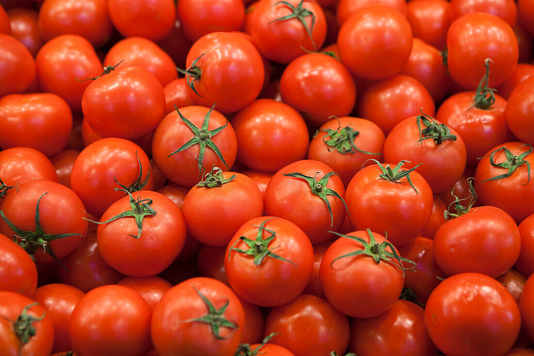 Tomaten auf dem Freiluftmarkt, Barcelona, Spanien