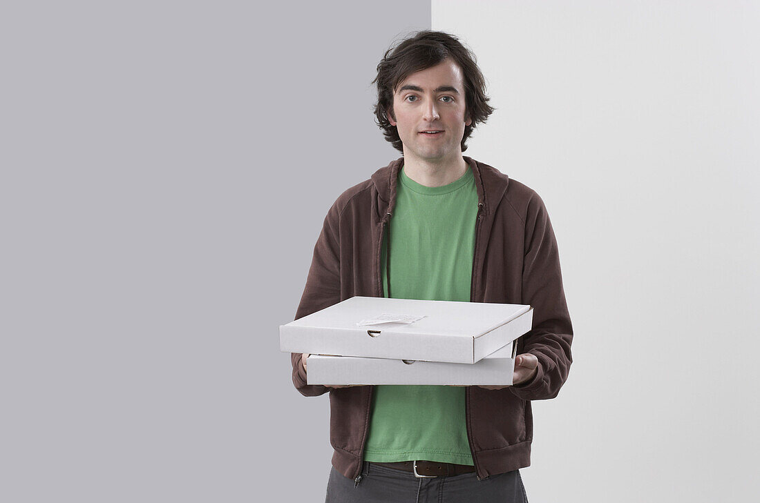 Porträt eines Pizzalieferanten