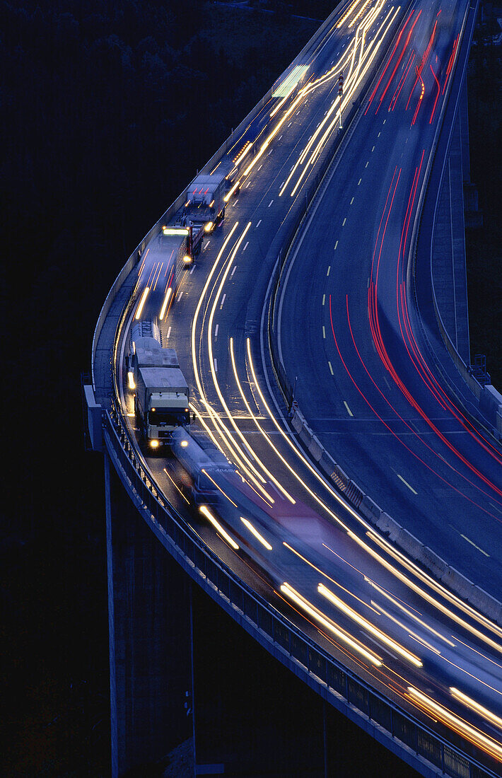 Verkehr auf der Europabrücke, Österreich