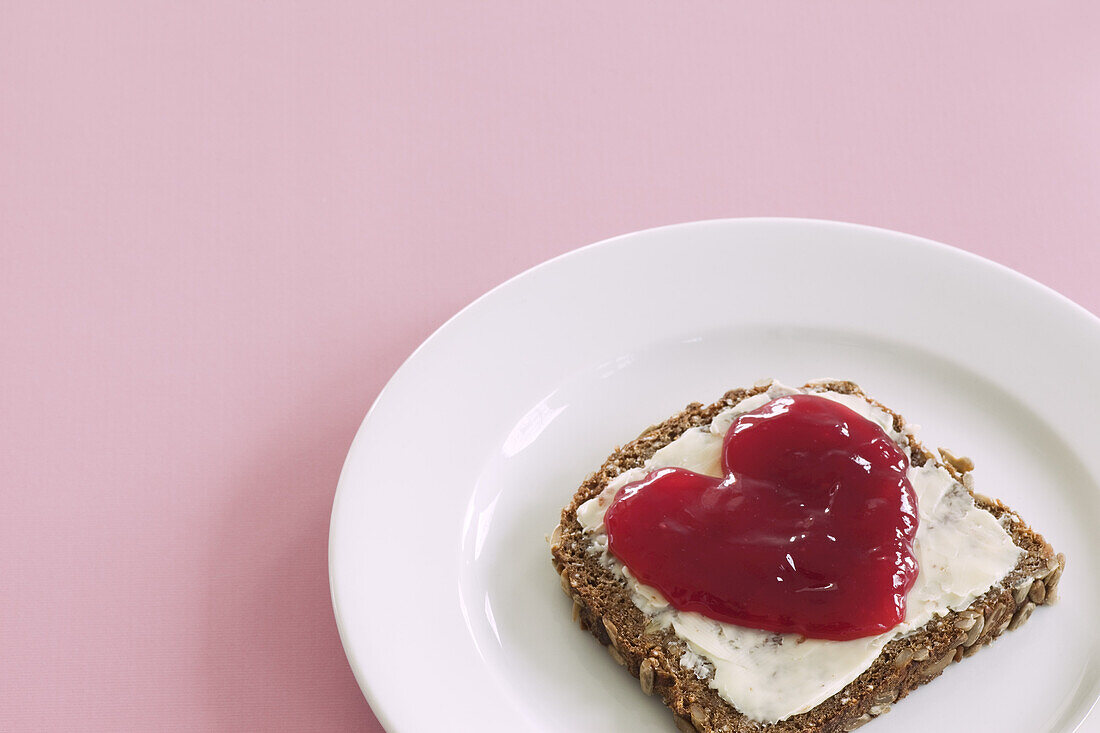 Stilleben von Brot mit Marmelade