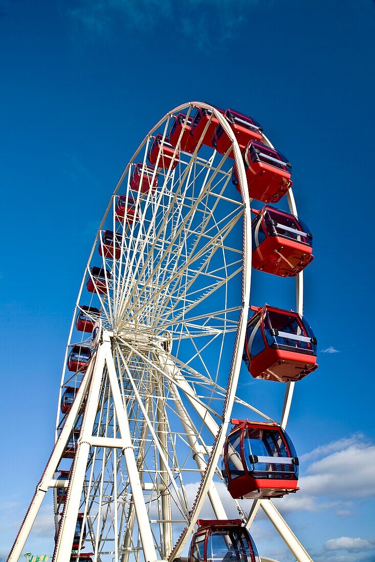 Riesenrad gegen den klaren Himmel; Bridlington, Yorkshire, England, Großbritannien