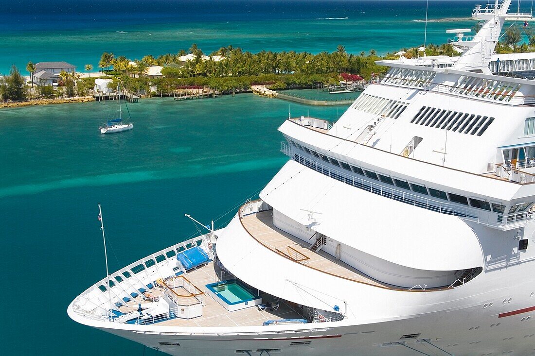 Carnival Elation Kreuzfahrtschiff am Prince George Wharf; Nassau, New Providence Island, Bahamas