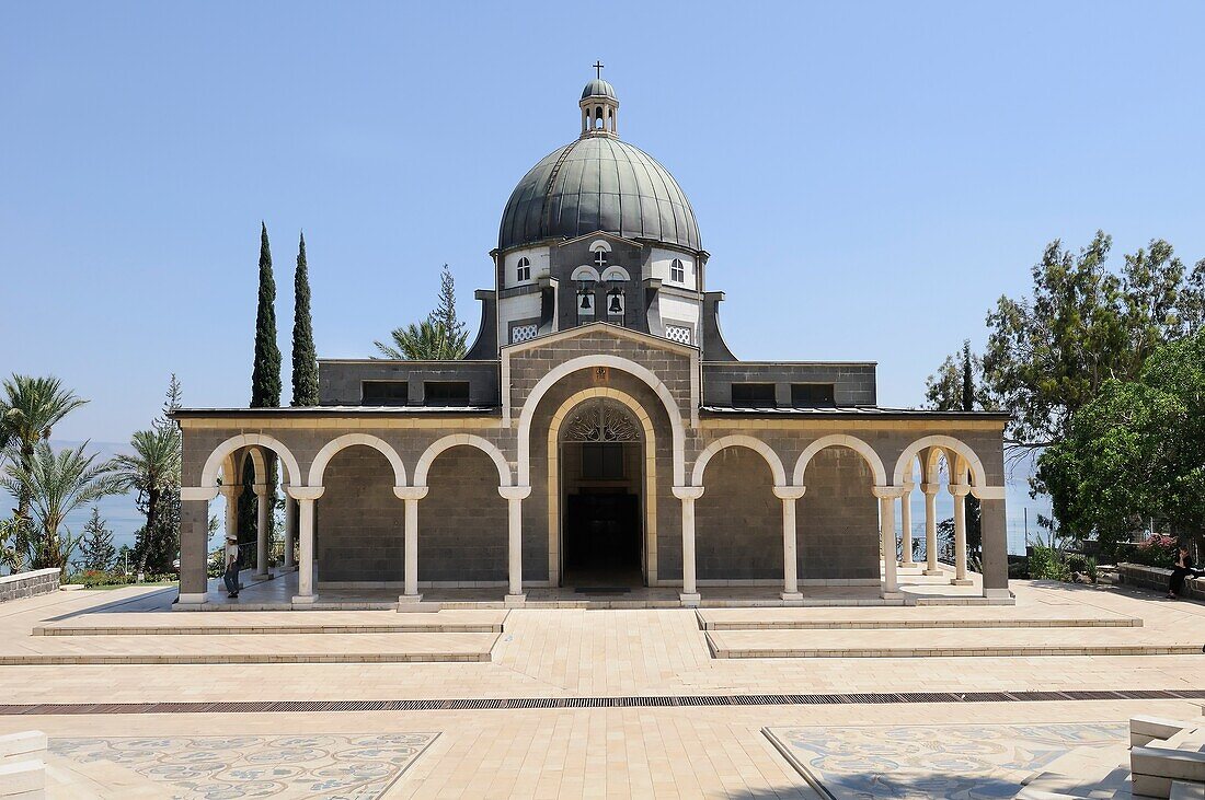 Kirche der Seligpreisungen mit Blick auf den See Genezareth; Israel