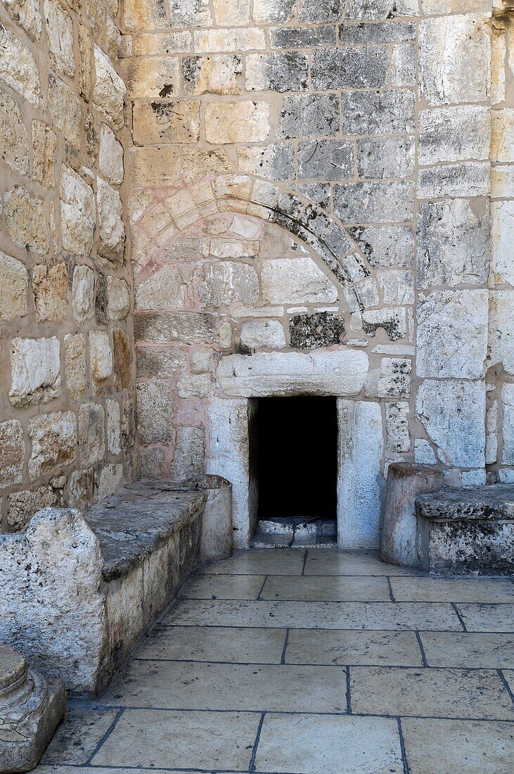 Tür der Demut in der Geburtskirche; Bethlehem, Jerusalem, Israel