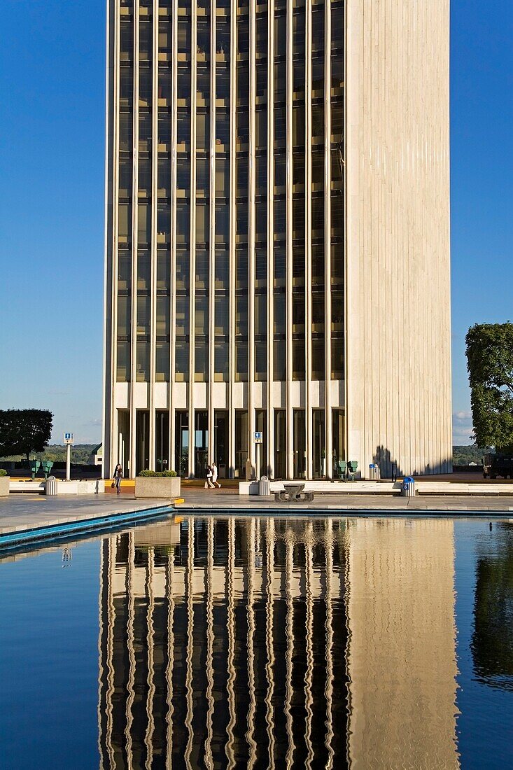 Corning Tower in Empire State Plaza, Teil des State Capitol Complex; Albany, New York, USA