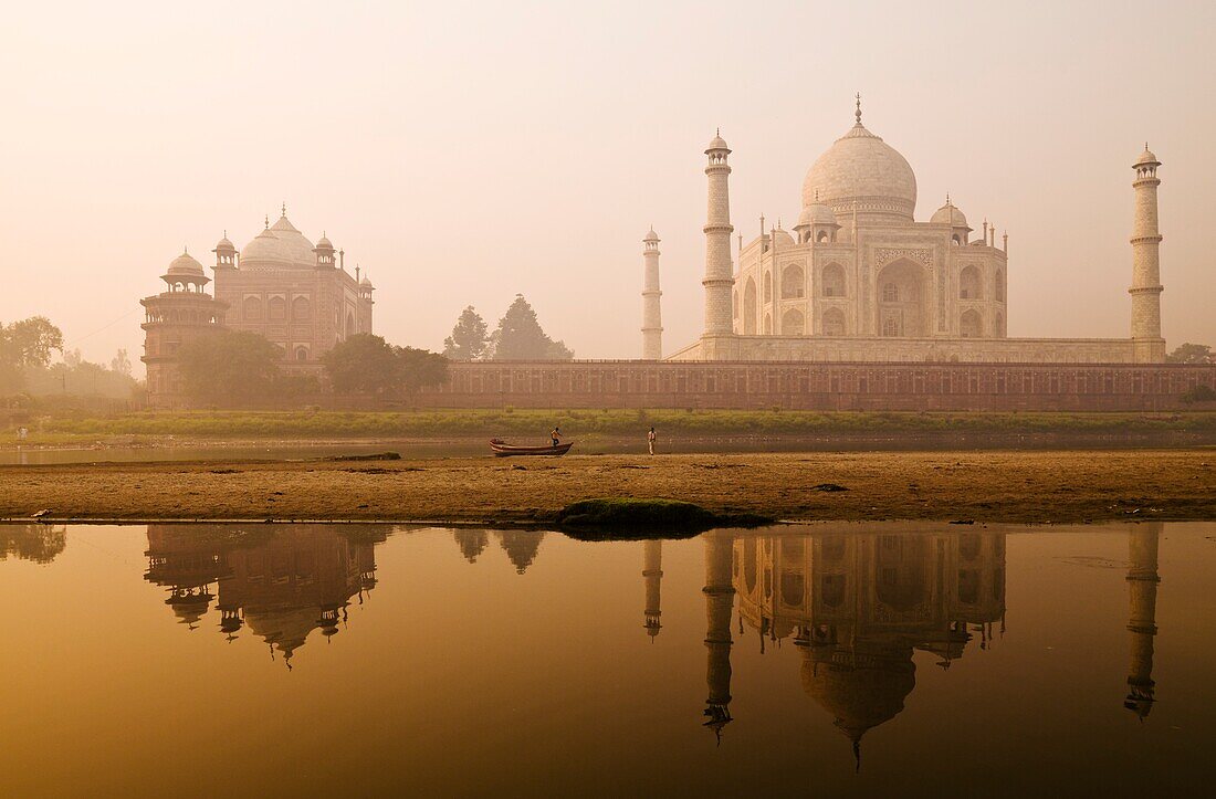 Taj Mahal am frühen Morgen; Agra, Indien