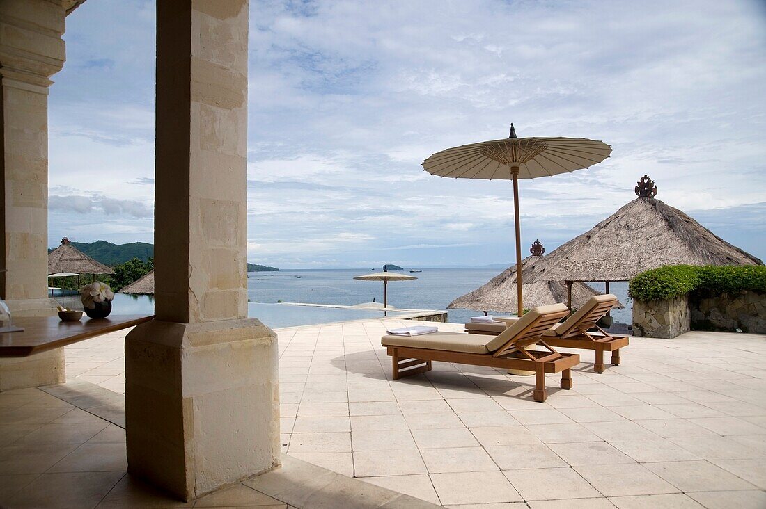 Ferienanlage am Meer; Bali, Indonesien