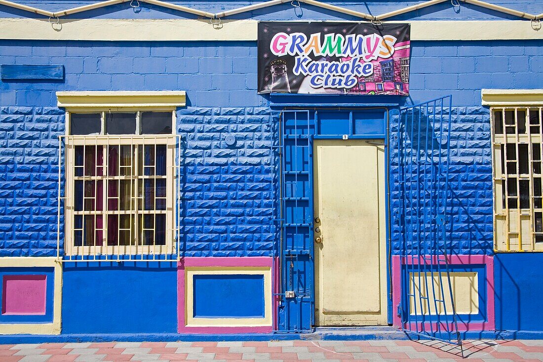 Außenansicht des Grammys Karaoke Club; Oranjestad, Insel Aruba, Aruba, Königreich der Niederlande