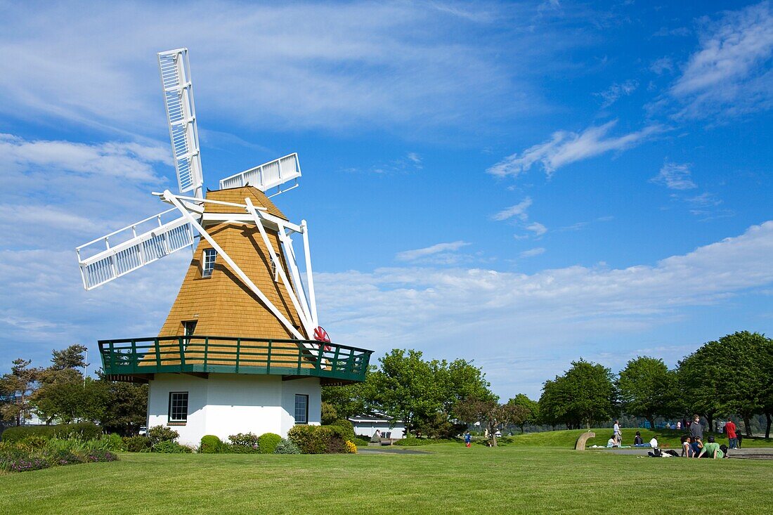 Windmühle im City Beach Park; Oak Harbor, Whidbey Island, Bundesstaat Washington, USA