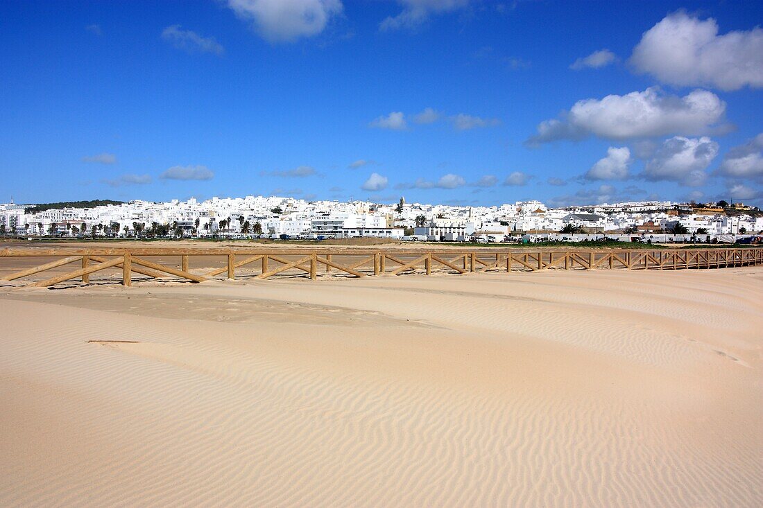 Strand und Stadt, Conil De La Frontera, Spanien