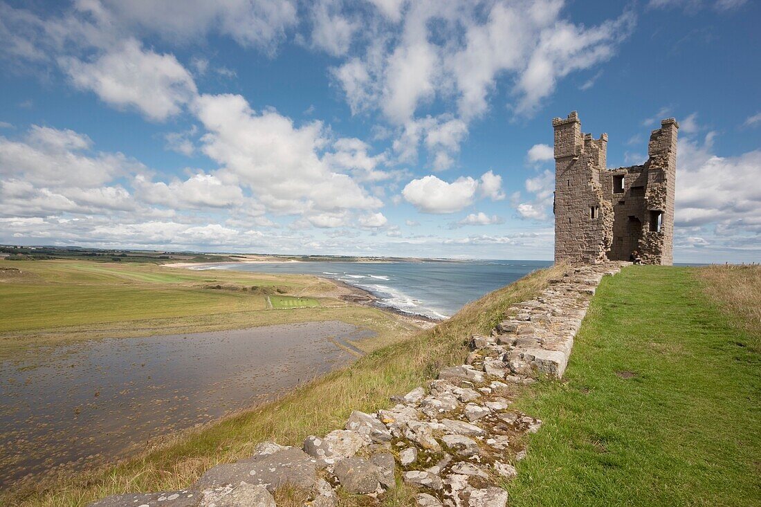 Burg Dunstanburgh, Northumberland, England