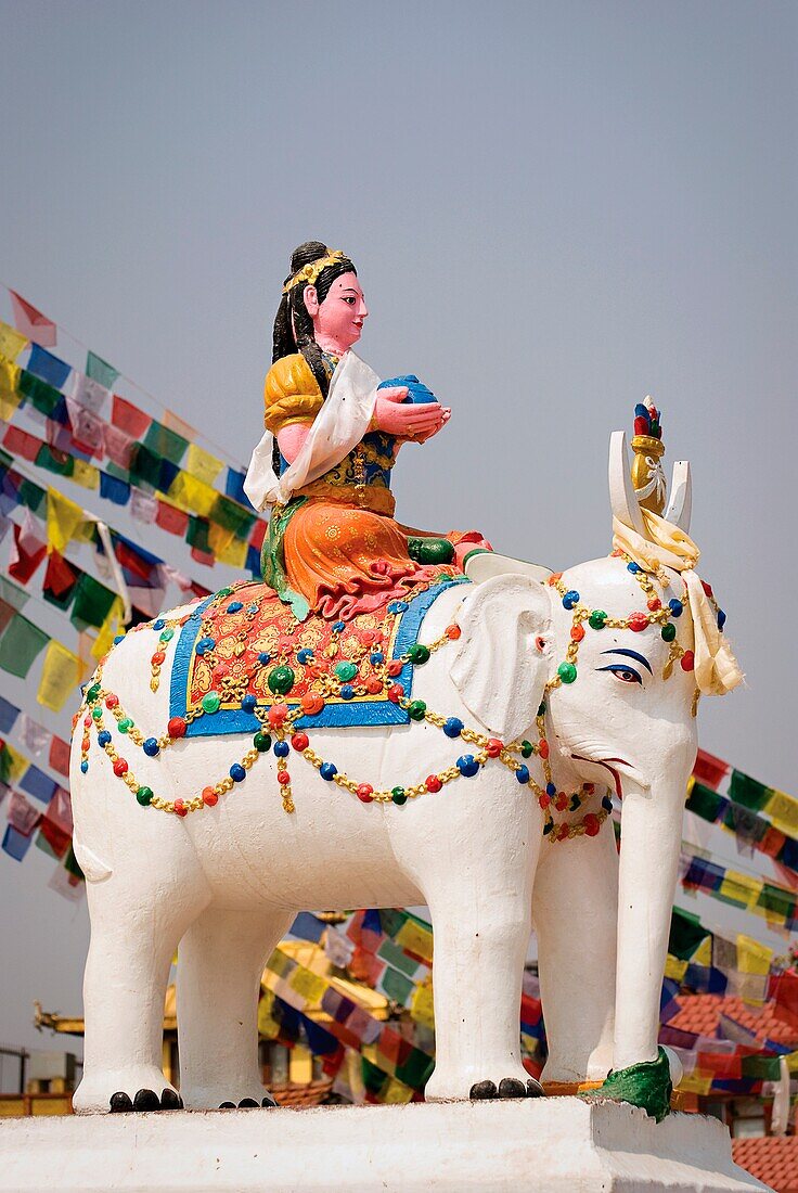 Statue an der Bodhnath-Stupa in Kathmandu, Nepal